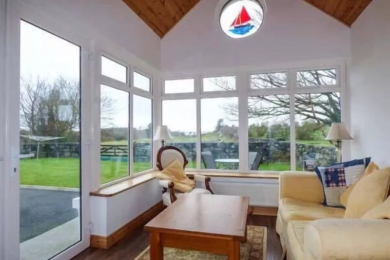 BRANDY HARBOUR COTTAGE in Ballinderreen, County Galway