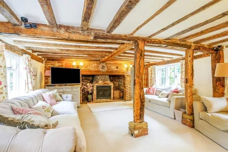 Beautiful 16th century house in national park 1 hr from London