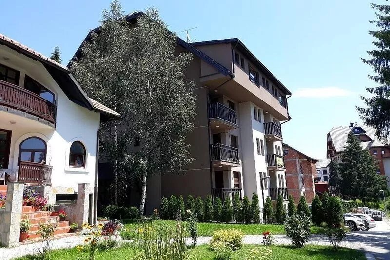 Apartment de La Falaise | Deluxe Double King Suite just a 9 min walk to the Lake