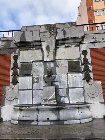 Monument to Claudio Alvargonzalez