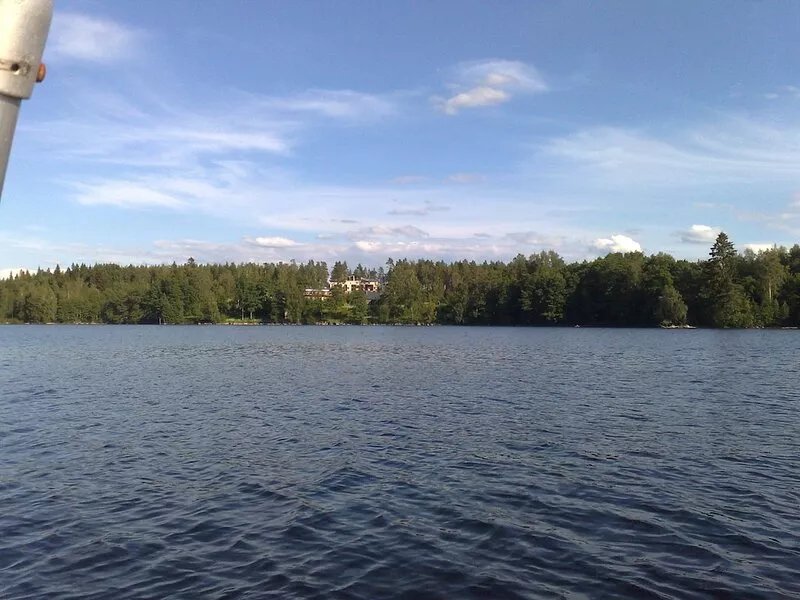 Beautiful mini villa right on the lakeside