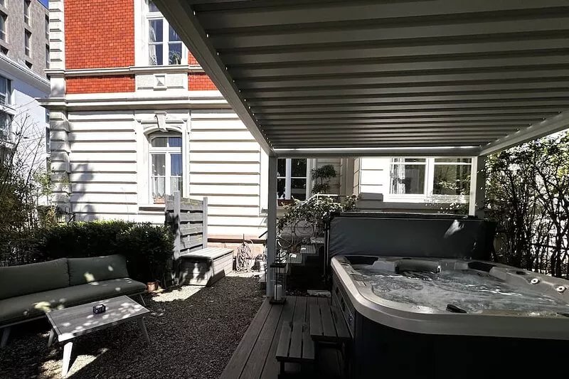 Historical Luxury Homes - Luxury family suite with terrace