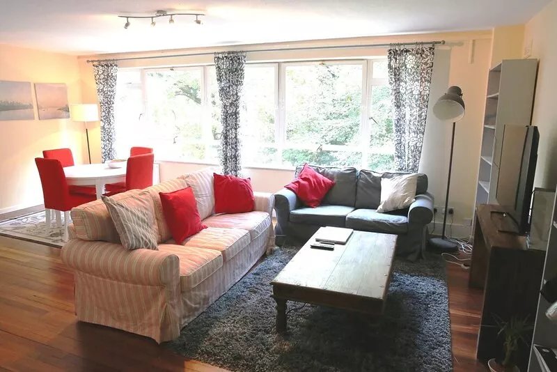 Beautiful 2 Bedroom Private Apartment