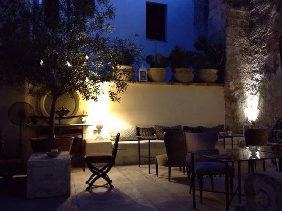 Blanc Cafe & Living Store