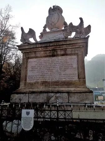 Carolus Denkmal