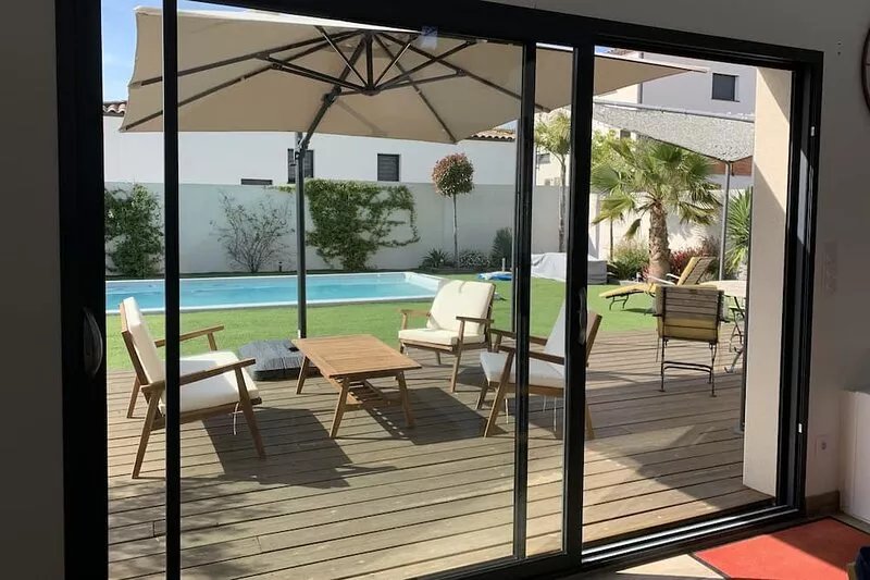 Contemporary detached house with private pool, close to the sea.