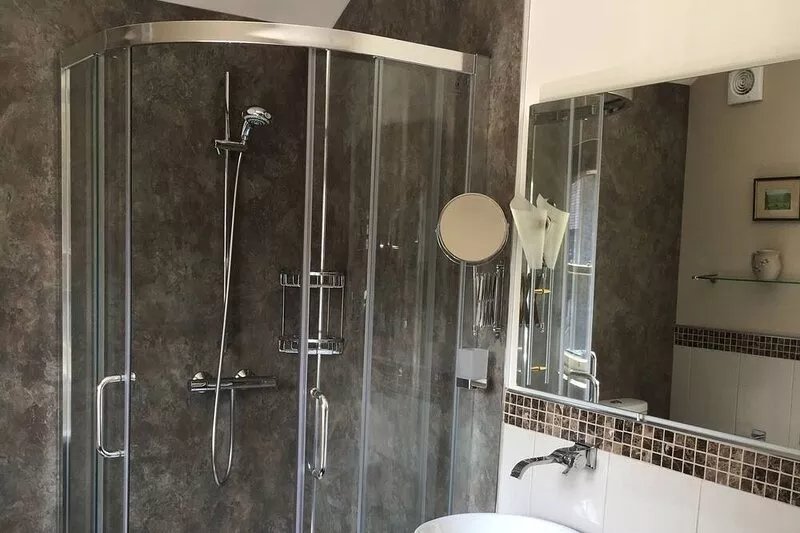 Beautifully refurbished Victorian stone house in historic Spa-Town