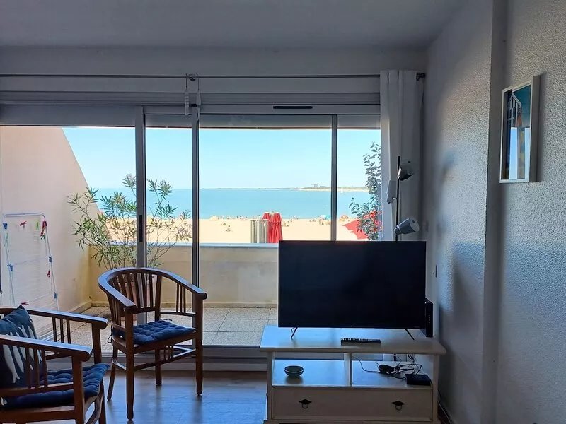La Rochelle Les Minimes: Bright apartment beach 20 meters
