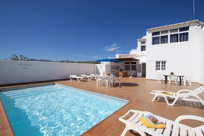 Villa Mar has 4 bedrooms with Private  Pool and 200m from beach and promenade .