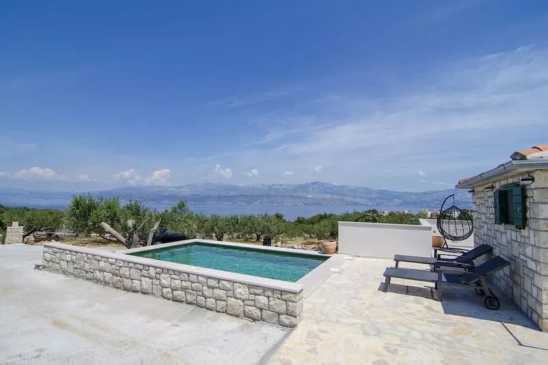 Holiday Home Bliss - Holiday Home with Outdoor Pool and Sea View (ST)