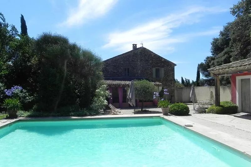 House with character in the middle of the vineyards with heated pool