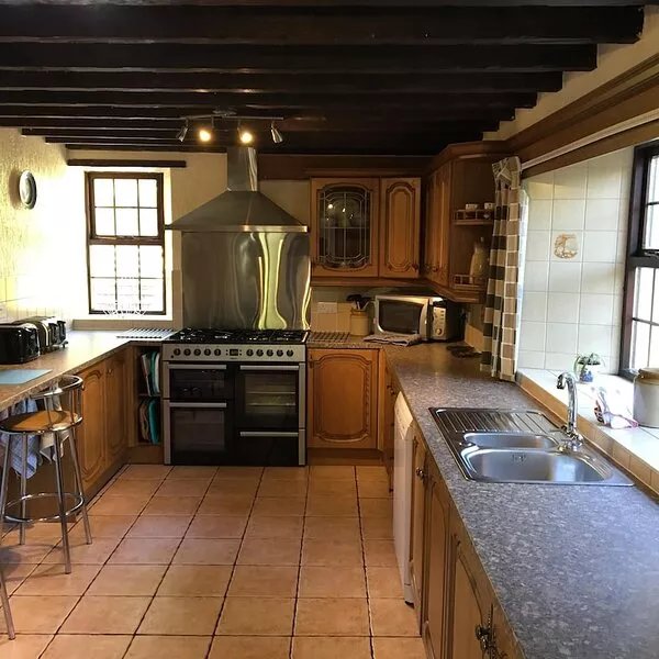 The Old School, large detached house sleeps 15. Ideal for family get togethers.