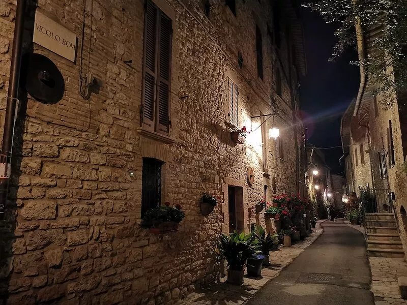 Antica Assisi Apartment - in the Historic Center with Bedroom, Bath and Kitchen