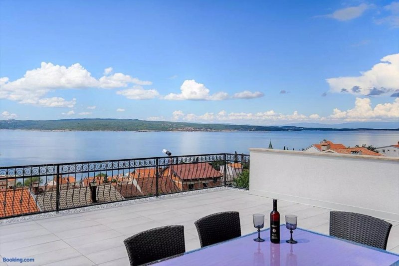 Holiday House Queens with Sea View