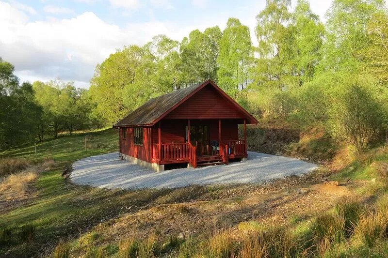 Oak Lodge Cosy Cabin With 2 Bedrooms. Open all year. 15 miles from Fort William