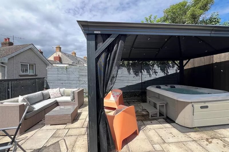 Luxury Town House with Sea View and Hot Tub