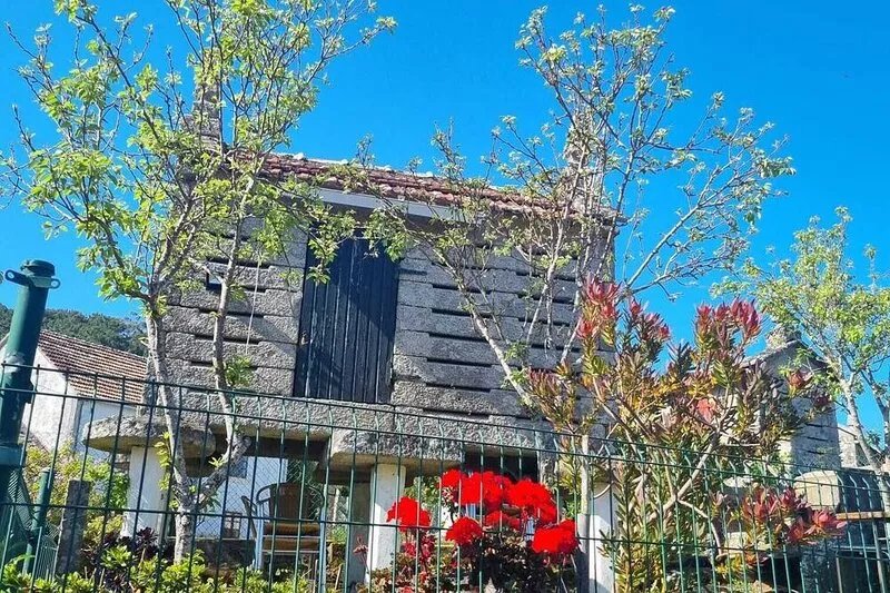 FULL HOUSE. GARDEN and BARBECUE. Rural and beach. MAY/JUNE 85 € night