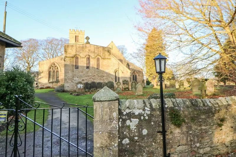THE STABLE, SEDBURY PARK FARM, romantic in Gilling West