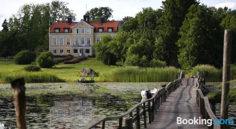 Vandrarhem Pa Follokna Herrgard