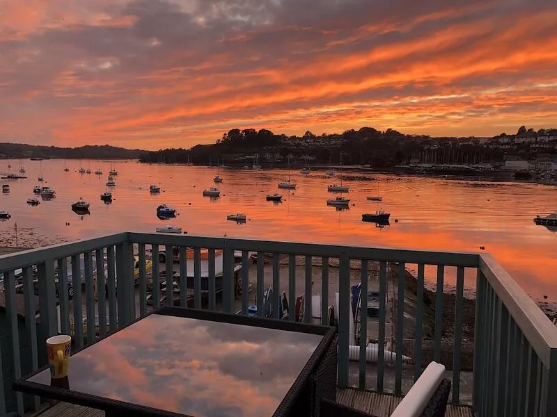 4 bed spacious modern townhouse with spectacular views over the River Tamar.