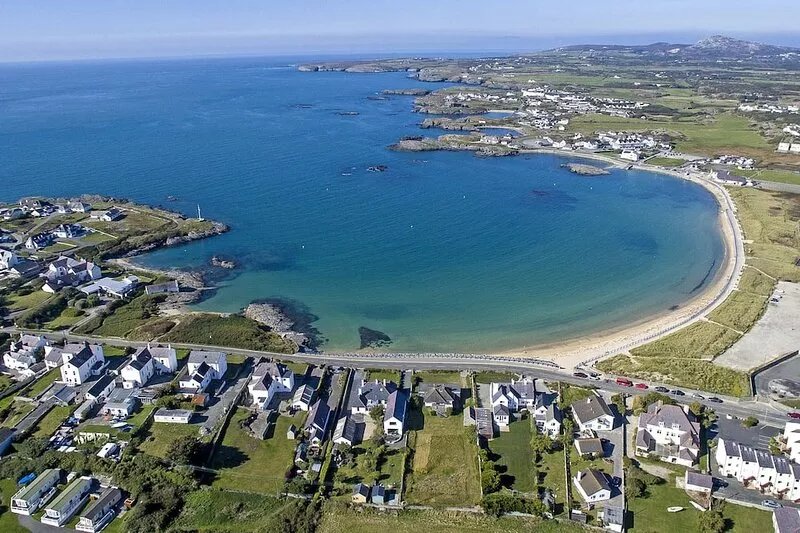 1 TIRIONFA, pet friendly, country holiday cottage in Trearddur Bay