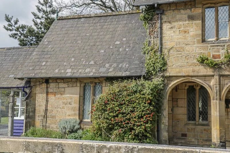 THE TICKET OFFICE, pet friendly, character holiday cottage in Ruswarp