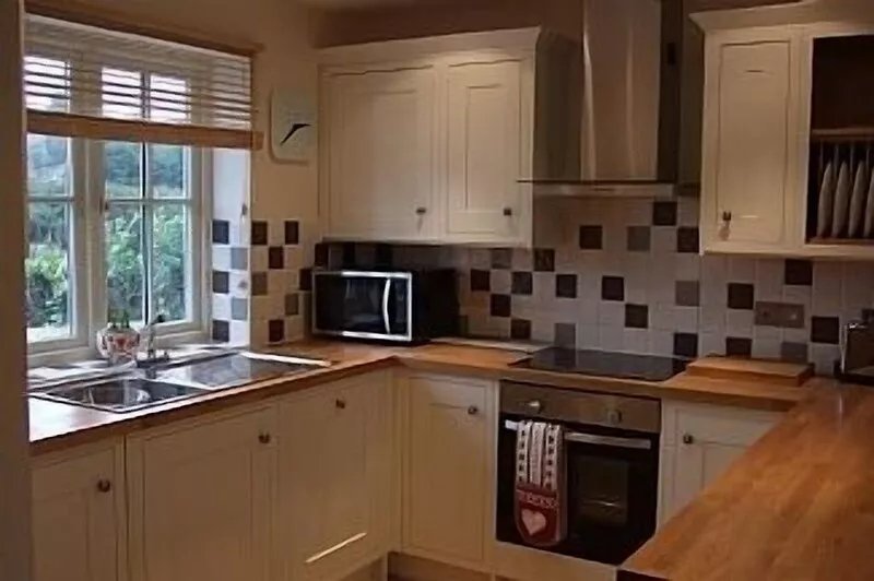 Cottage In Great Central Village Location. Country Walks Available.