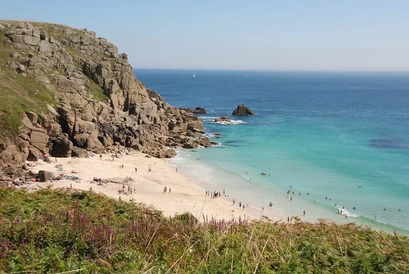 STUNNING 1 BEDROOM HOLIDAY HOME WITH SEA VIEWS AND PRIVATE OUTSIDE SPACE