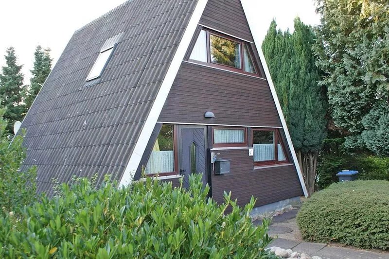 Tent roof house with a large plot - Tent roof house in a quiet location