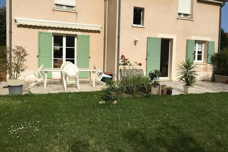 Beautiful house with large garden near Disneyland