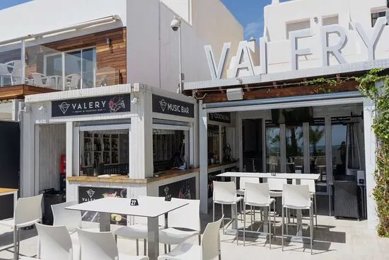 Valery Cocktail & Music Bar