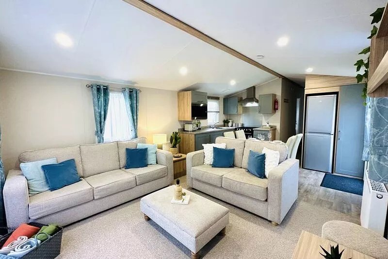 Beach Grove, Cayton Bay