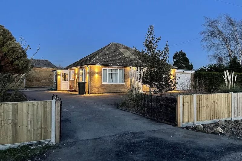 Immaculate 2 Bedroom Bungalow Pet Friendly on 7 acres of land