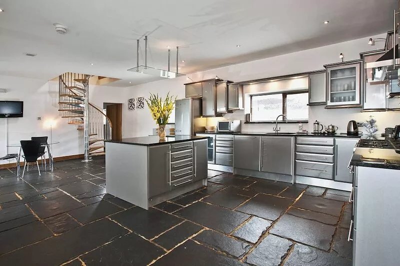 5 bedroom accommodation in Kingsley Holt