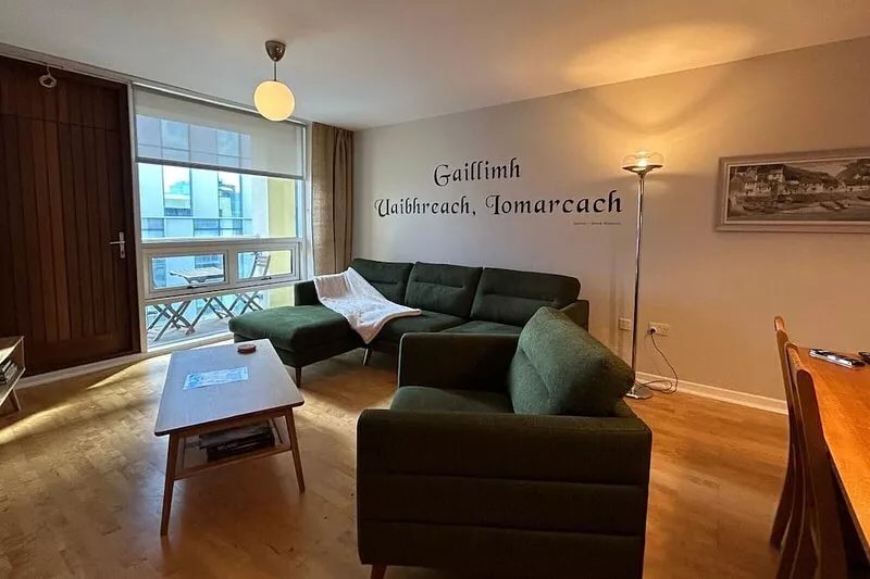 Harbourside City Centre Apartment with Parking. 200 metres to Eyre Square
