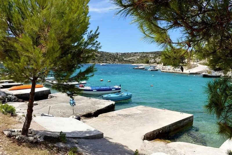 Three bedroom apartment with terrace and sea view Sevid, Trogir (A-16111-a)