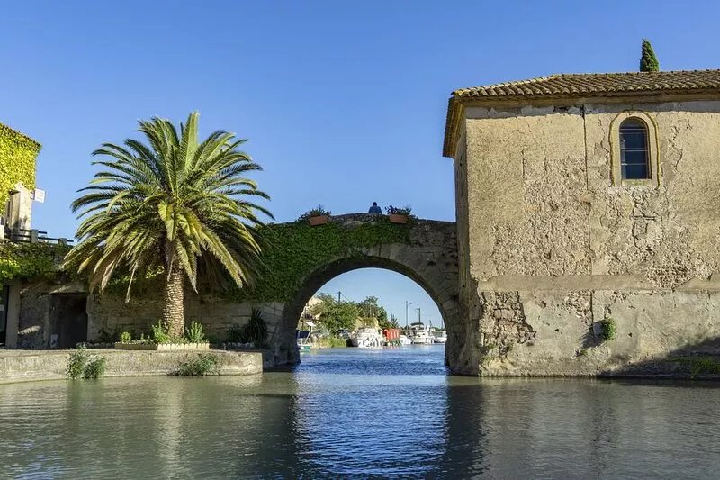 Quiet villa - private pool and fenced garden
