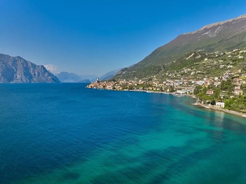 Villa Sopri - directly on the lake, with beautiful garden and pool CIN