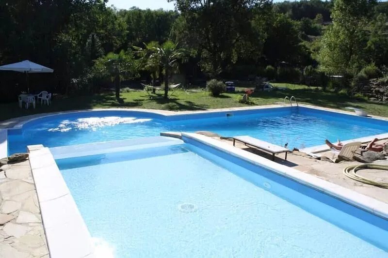 Small villa with a big garden and a big swimming pool - Sassoferrato