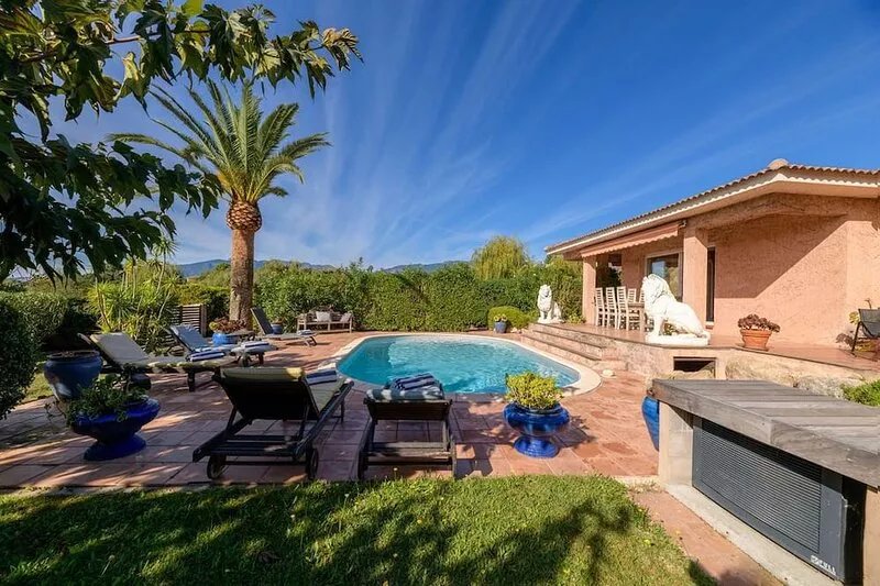 House 400m from the beaches of Marina di Fiori. Heated swimming pool