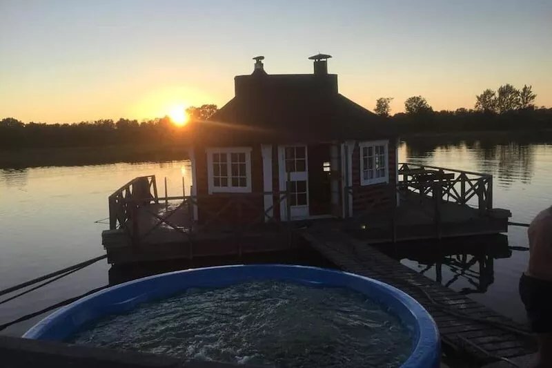Nice holiday home just 200 m from a small swimming area