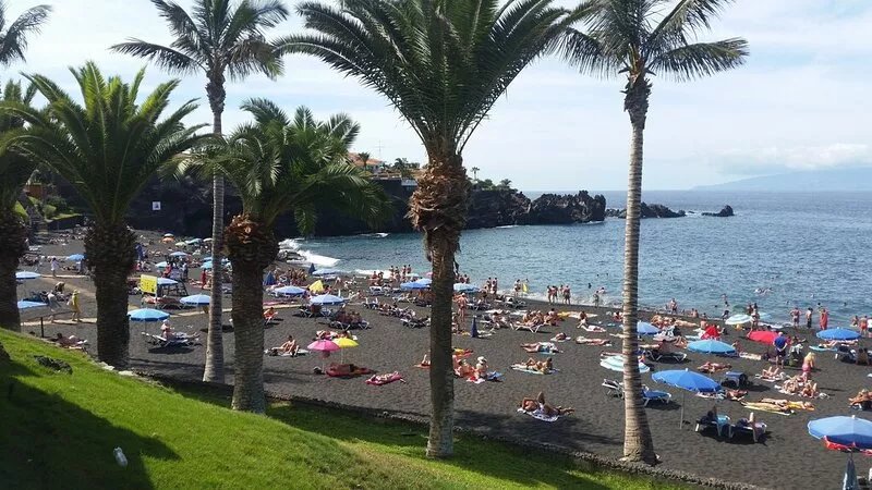 Modern 1 bed in popular Los Gigantes with large terrace with sea & cliff views