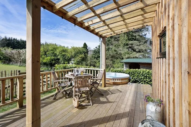 Allercabin, Dunster -  a lodge that sleeps 4 guests  in 2 bedrooms