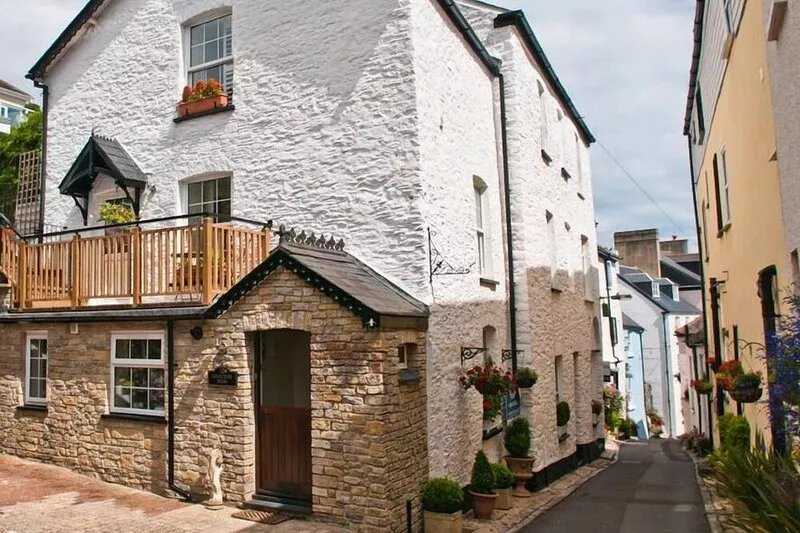 COURTYARD HOUSE, family friendly, with a garden in Dartmouth