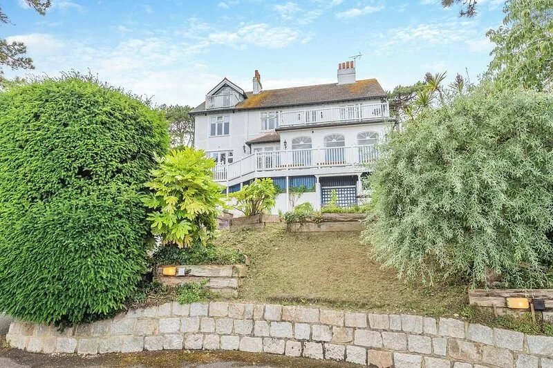 6 bedroom accommodation in St Margarets Bay, Dover