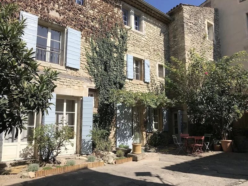 Charming Rose Cottage, Saignon - in the heart of the Luberon in Provence
