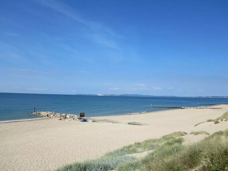 LUXURY 1 BED  FLAT  WITH GARDEN  - 2 MINS WALK TO RIVER  -  DOG FRIENDLY