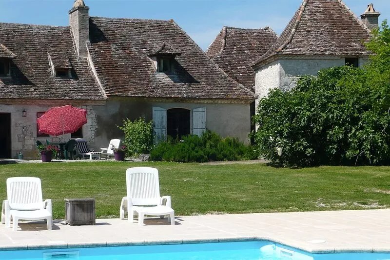 luxury gite for couples, no children. Peace, great views, large pool and spa.