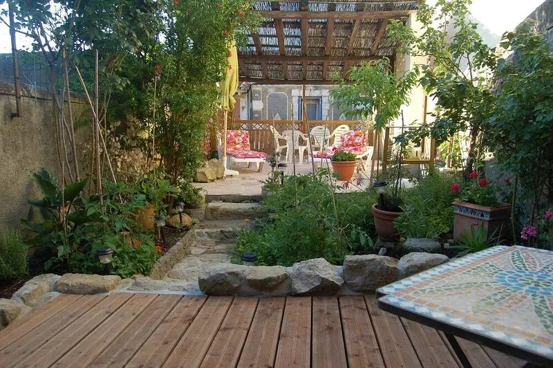 Remparts Cottage, near Cité de Carcassonne. Pets allowed