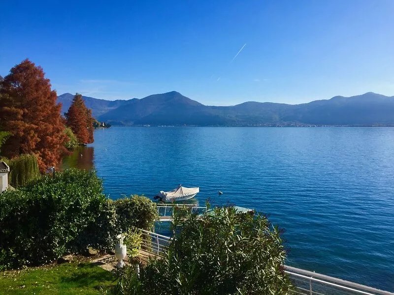 Charming apartment in villa on the lake